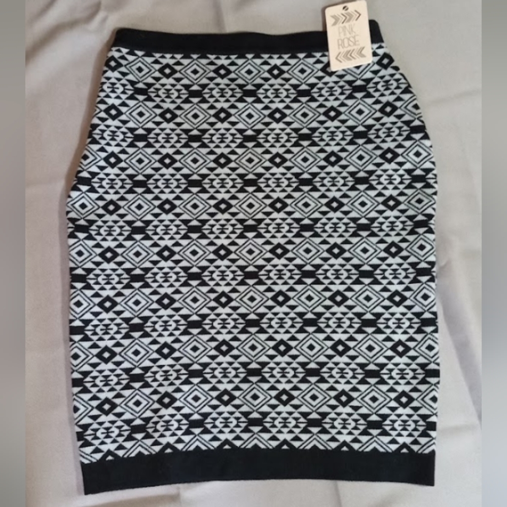 Pink Rose Tribal Knit Pencil Skirt 🌿 Size Small
